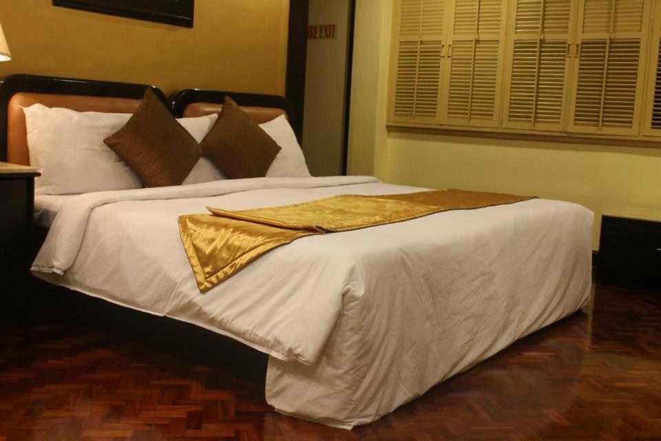 Lourdes Suites Makati City Extérieur photo