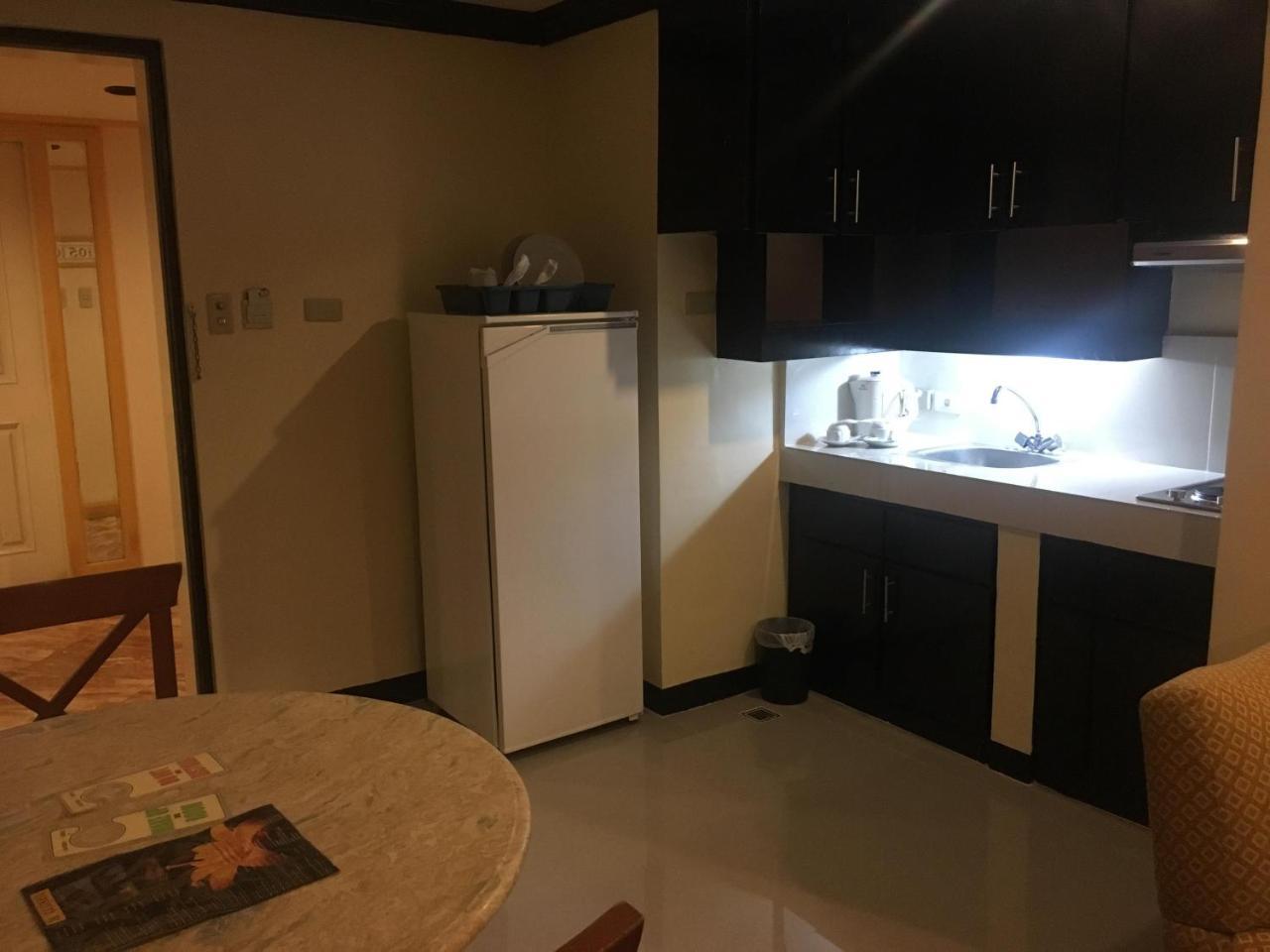 Lourdes Suites Makati City Extérieur photo