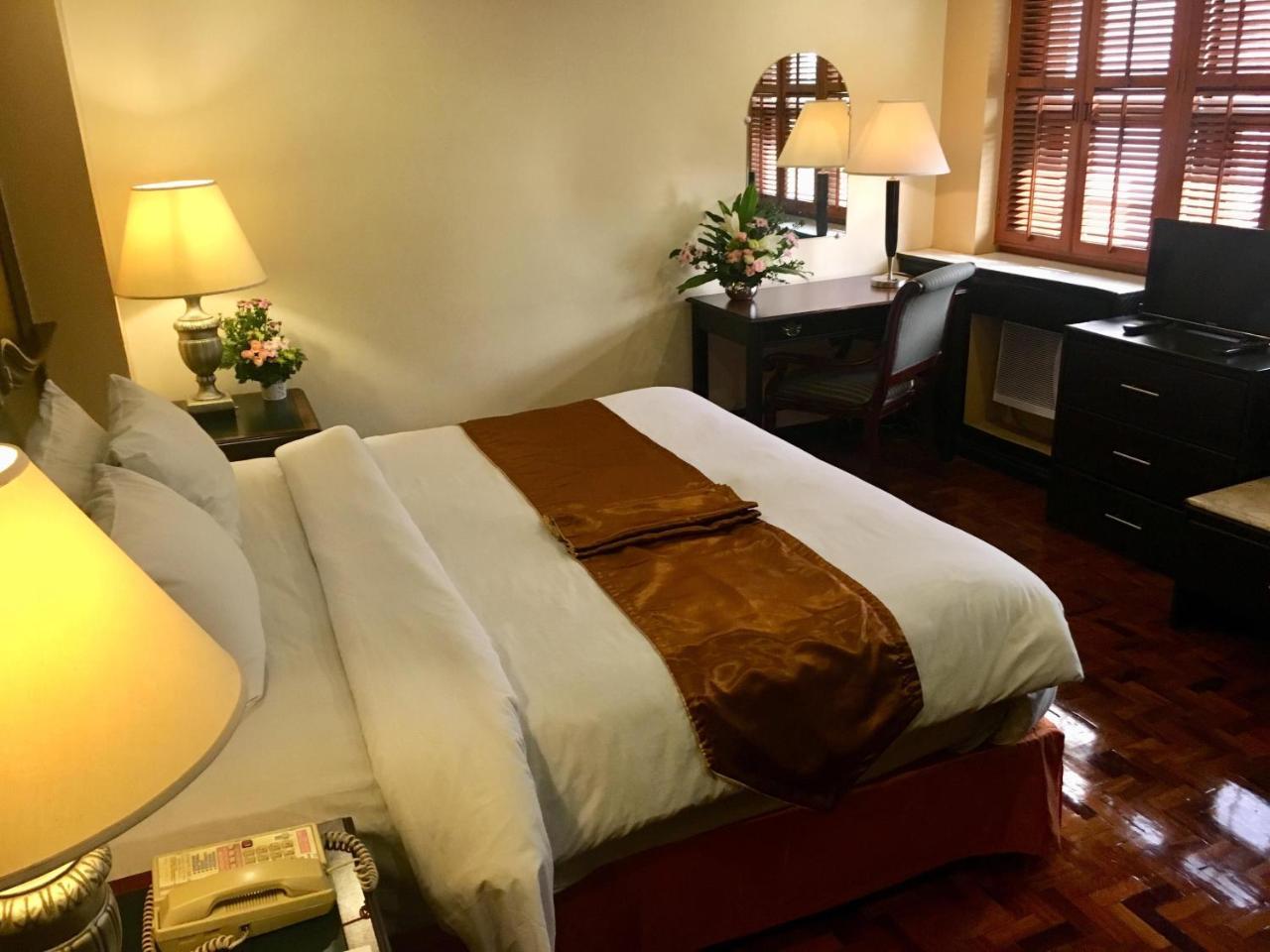 Lourdes Suites Makati City Extérieur photo